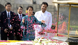Myanmar's Aung San Suu Kyi pays tribute to Mahatma Gandhi in India