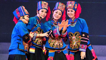 Artists perform in S China's folk art festival