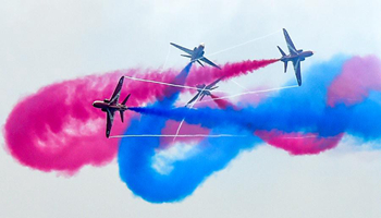 Red Arrows perform at China Int'l Aviation & Aerospace Exhibition