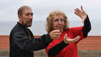 Pic story: Peruvian teaches over 100 people practicing Taiji