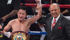 Two-time Olympic champ beats Papoem to win 1st pro crown