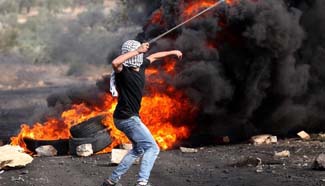 Palestinian protesters clash with Isreali soldiers near West Bank