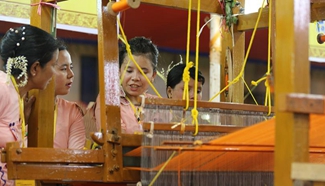 Contest of weaving skills held in Shwedagon Pagoda in Myanmar