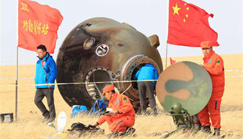 Shenzhou-11 astronauts land safely