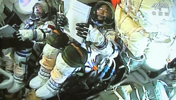 China's Shenzhou-11 manned space mission a "complete success"