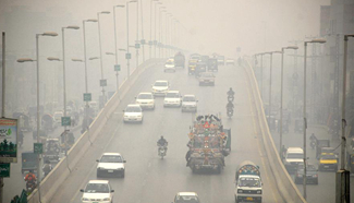 Heavy smog hits NW Pakistan's Peshawar