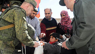 People receive Russian aid in Damascus