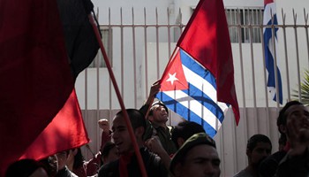 Chilians mourn death of Cuban revolutionary leader Fidel Castro