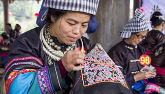 Embroidery contest held in SW China