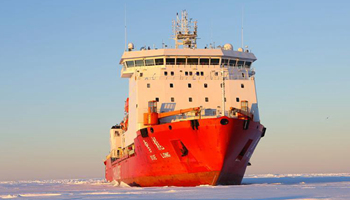 Chinese icebreaker Xuelong on 33rd Antarctic expedition