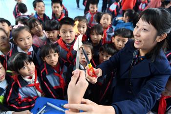 Science and arts festival held in S China's primary school