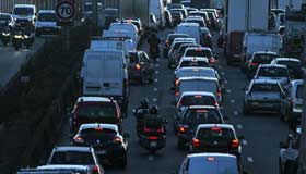 Paris continues banning cars due to deteriorating air quality