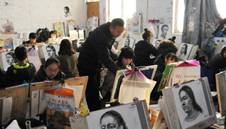 Art students prepare for 2017 college entrance examination in C China