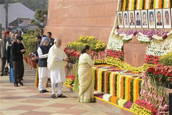 Indian PM, ex-PM pay homage to martyrs of 2001 Parliament Attack