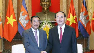 Cambodian PM visits Vietnam, 3 deals expected to be inked