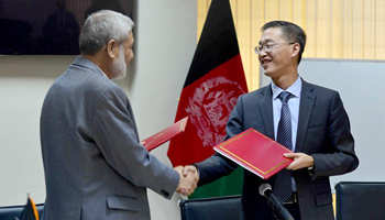 China provides humanitarian aid to Afghanistan