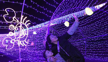 Light show kicks off in SW China's Chongqing