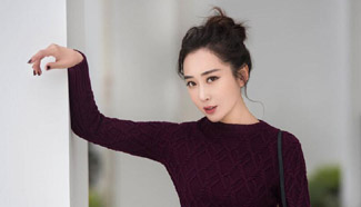 Actress Du Ruoxi releases fashion shots