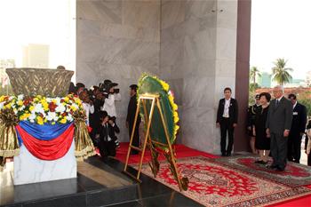 Singaporean president arrives Cambodia for state visit