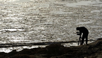 Floating ice appears in Ningxia section of Yellow River in NW China