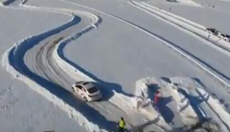 "Fast and Furious" in snow! Snow car rally in NW China