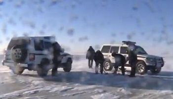 Police on Ice:Guarding the largest stretch of ice in N China