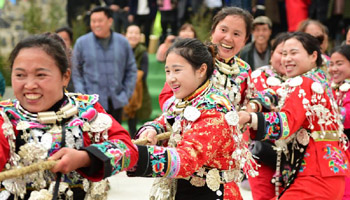 Chinese enjoy themselves through various ways in lunar new year holiday