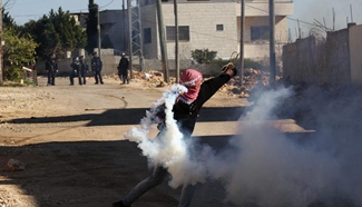 Palestinian protesters clash with Israeli soldiers near Nablus