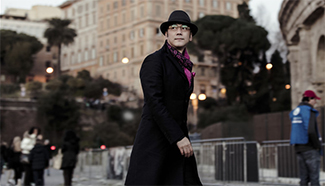 Lin Yilun releases fashion street snaps