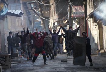 Clashes erupt in Srinagar after authorities imposes curfew-like restriction