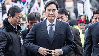 Samsung chief arrested in corruption investigation