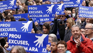 Demonstration to welcome refugees held in Barcelona