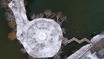 Snow scenery at Zhongshan Park in NW China's Yinchuan