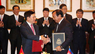 Cambodia, Vietnam pledge to boost bilateral cooperation