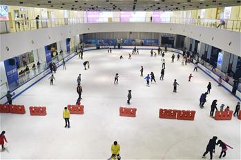Skiing and skating witnesses boom in East China's Zhejiang