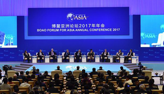 Delegates attend Plenary Session of "Globalization & Free Trade: the Asian Perspectives"