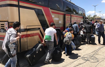 Last batch of rebels, families evacuate al-Waer neighborhood in Homs