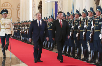 Chinese president attends welcoming ceremony hosted by Kazakh counterpart