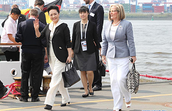 China's first lady visits Port of Hamburg