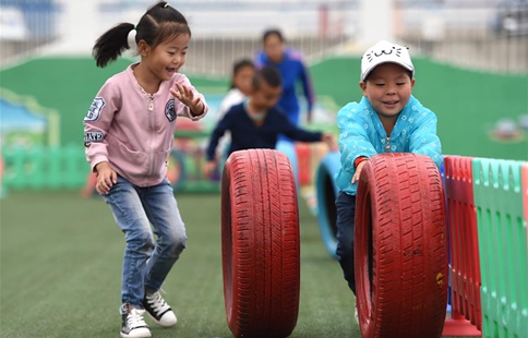 Students receive bilingual education in N China's Inner Mongolia