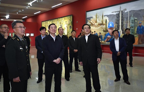 Senior official visits exhibition on celebration of 19th CPC national congress