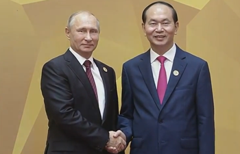 Vladimir Putin arrives at APEC summit in Da Nang, Vietnam