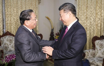 Chinese president meets former president of Laos