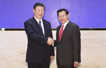 President Xi meets Lao PM in Vientiane
