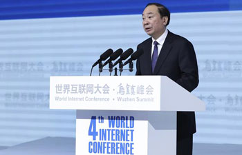 Huang Kunming reads Xi's congratulatory letter to Internet Conference