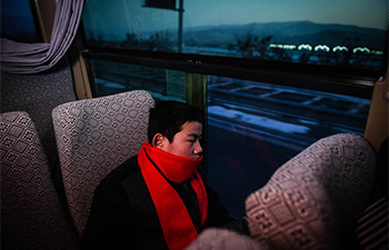 Pic story: migratory students' 36-hour journey during Spring Festival travel rush
