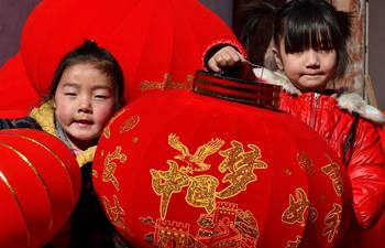 China's Spring Festival: Raise red lanterns and greet new year