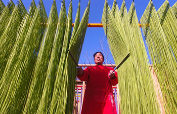 Villagers make dried noodles for coming Spring Festival