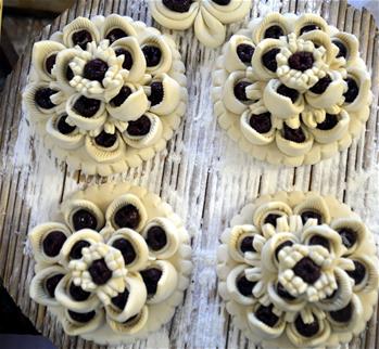 Steamed buns made to convey meaning of better life during Spring Festival