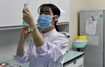 In pics: people still at work during Spring Festival holidays